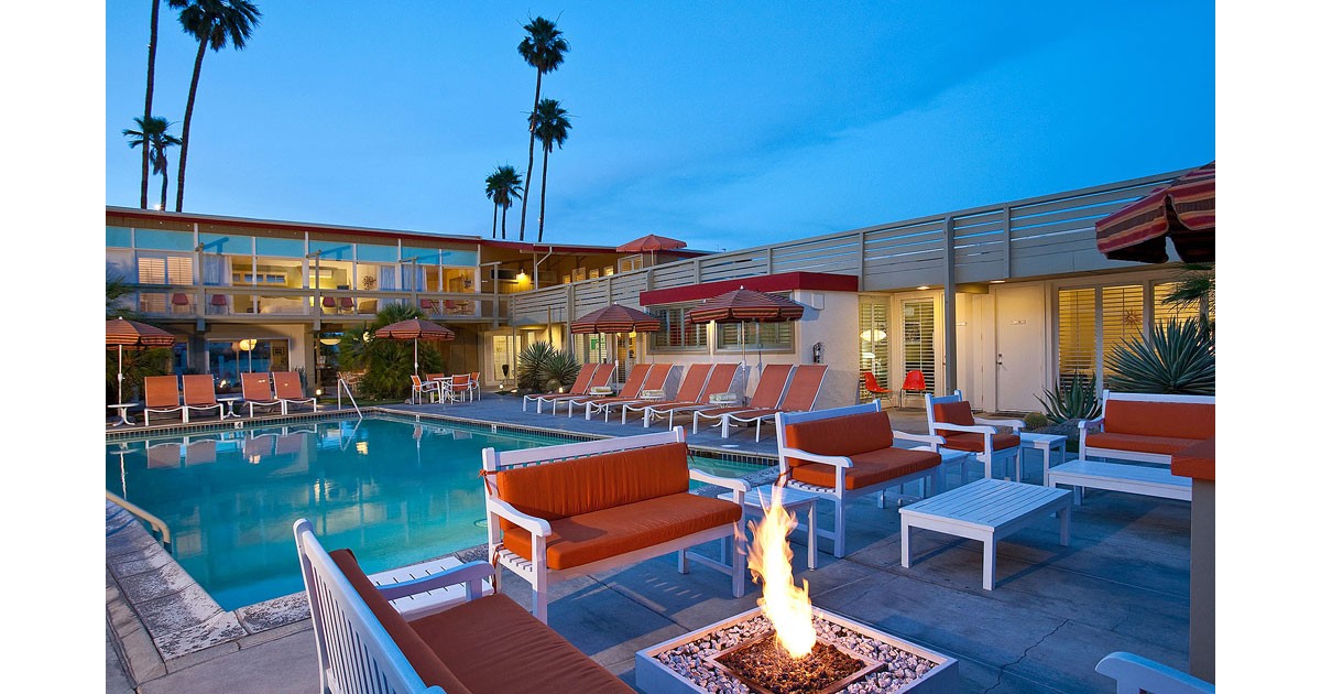 The Del Marcos Hotel in Palm springs offers the perfect Palm Springs mid century design vibe