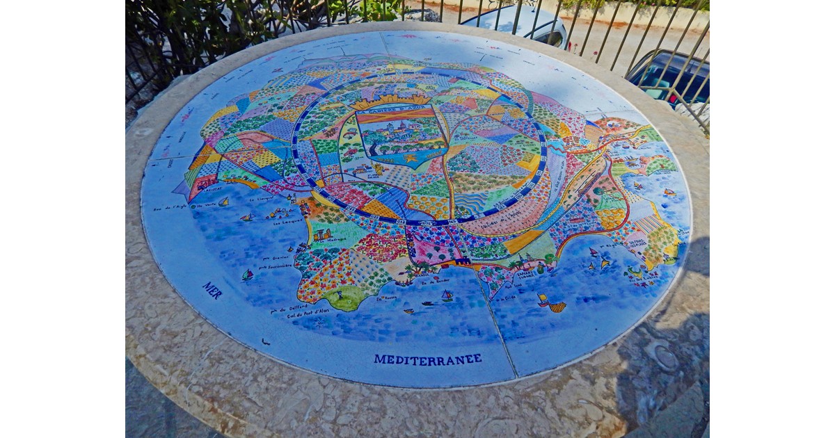 Decorative tile orientation map by Anne Marie Surlier